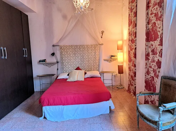 Image No.10-2 Bed Property for sale