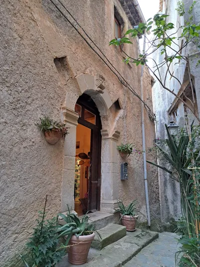 Image No.23-2 Bed Property for sale