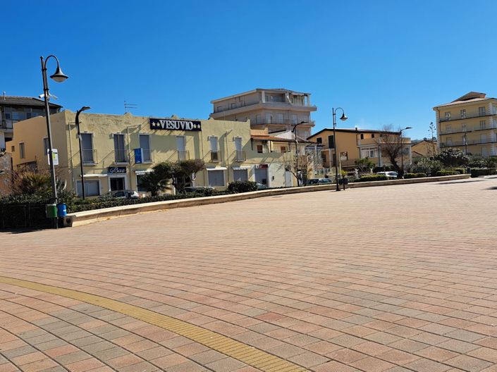 Image No.18-1 Bed Townhouse for sale