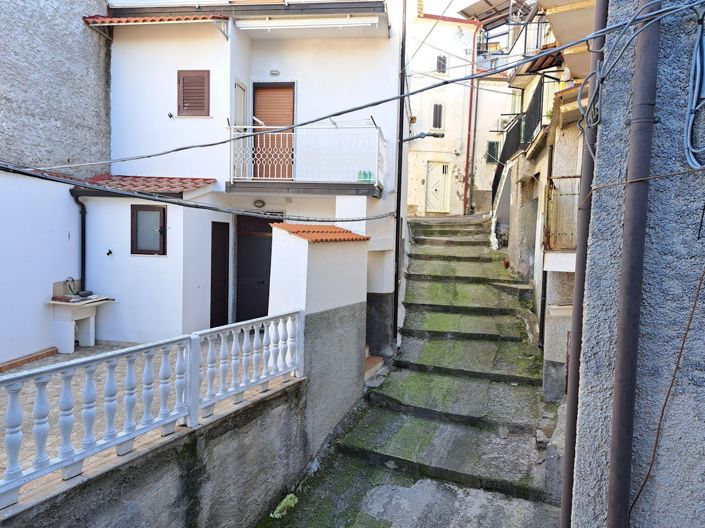 Image No.21-1 Bed Townhouse for sale