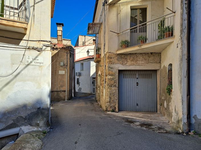 Image No.25-1 Bed Townhouse for sale