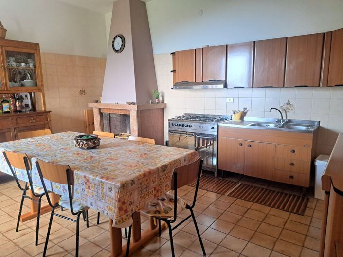 Image No.18-4 Bed House for sale