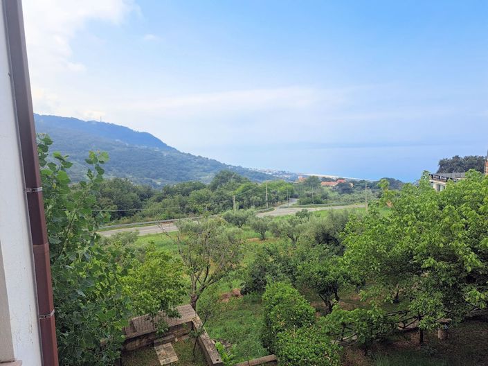 Image No.20-4 Bed House for sale