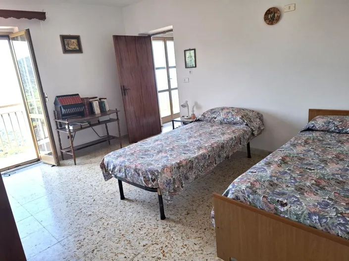 Image No.7-4 Bed House for sale