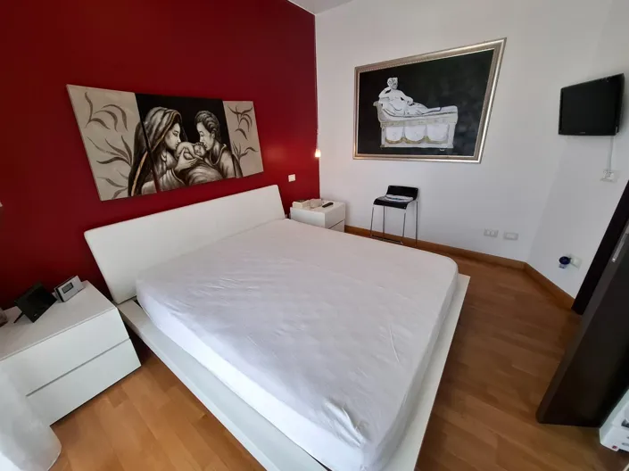 Image No.17-2 Bed Apartment for sale