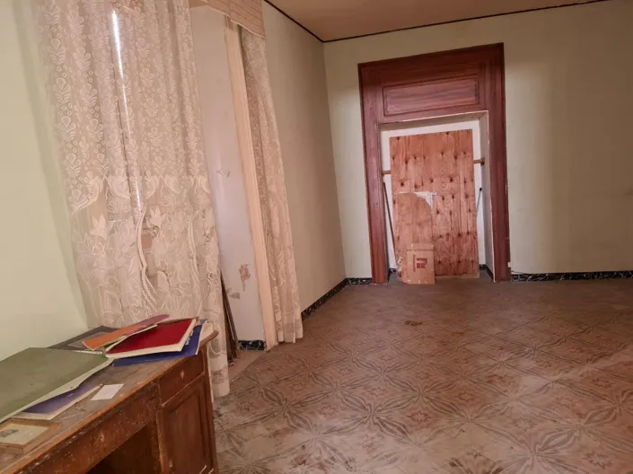 Image No.12-3 Bed Property for sale