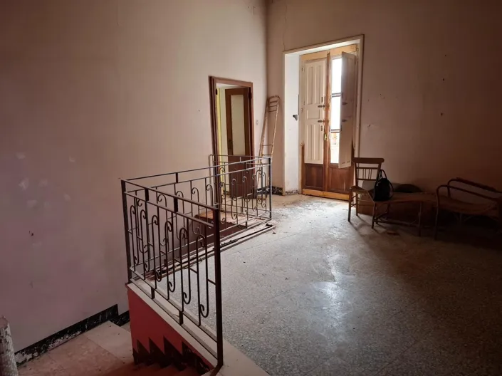 Image No.18-3 Bed Property for sale