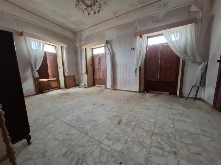 Image No.28-3 Bed Property for sale