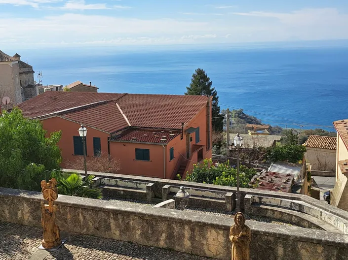 Image No.34-3 Bed Property for sale