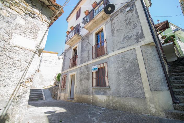 Image No.2-2 Bed Townhouse for sale