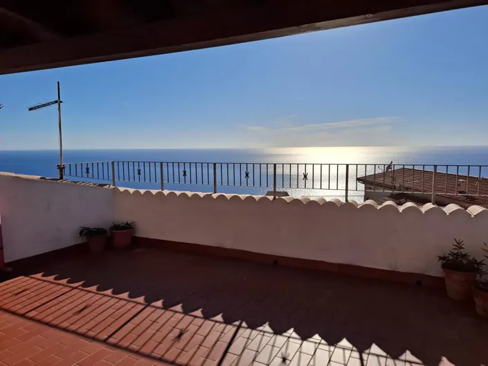 Image No.1-4 Bed Apartment for sale