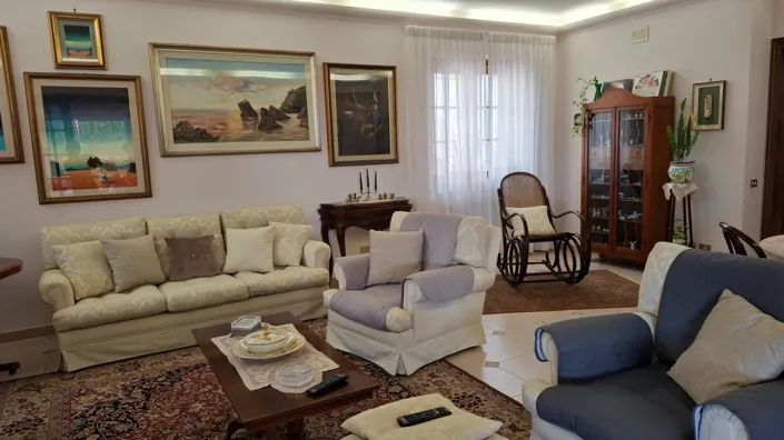 Image No.3-4 Bed Villa for sale