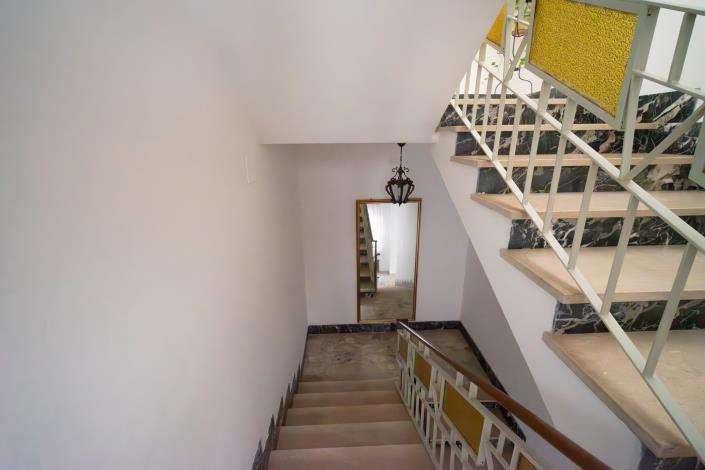 Image No.8-6 Bed Townhouse for sale