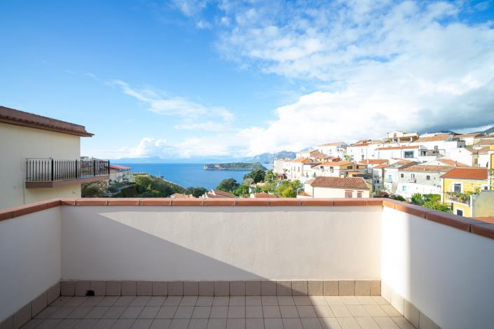 Image No.9-6 Bed Townhouse for sale