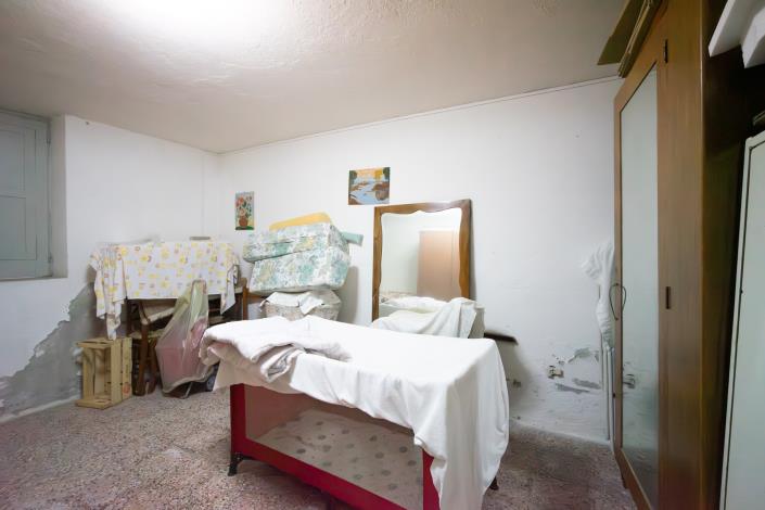 Image No.12-6 Bed Townhouse for sale