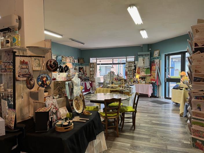 Image No.4-5 Bed Commercial for sale