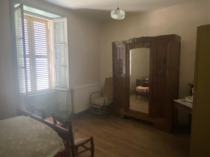 Image No.15-4 Bed Farmhouse for sale