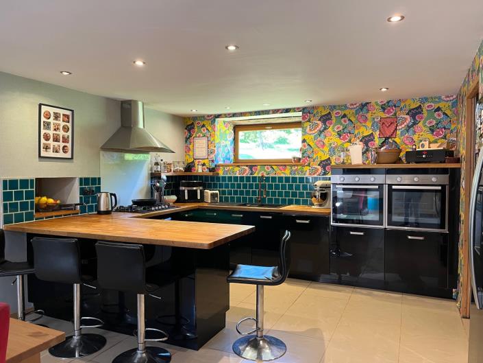 Image No.4-4 Bed Country Property for sale