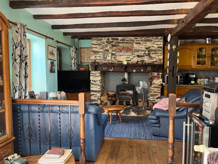 Image No.8-3 Bed Country Property for sale