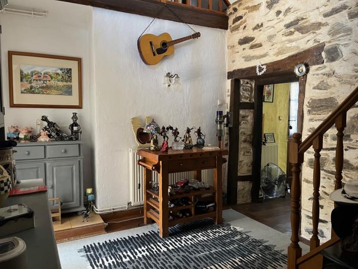 Image No.9-3 Bed Country Property for sale