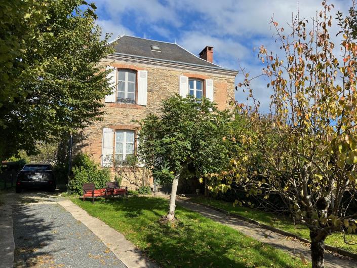 Jumilhac-le-Grand, Village House