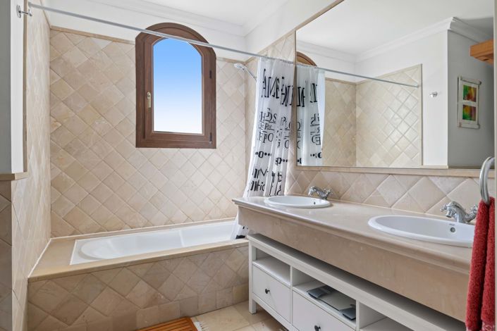 Image No.14-4 Bed Townhouse for sale