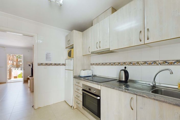 Image No.12-3 Bed Townhouse for sale