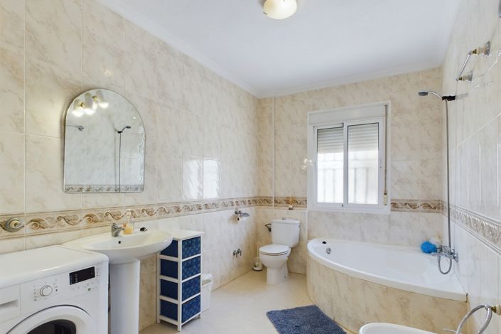 Image No.19-3 Bed Townhouse for sale