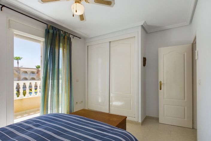 Image No.26-3 Bed Townhouse for sale