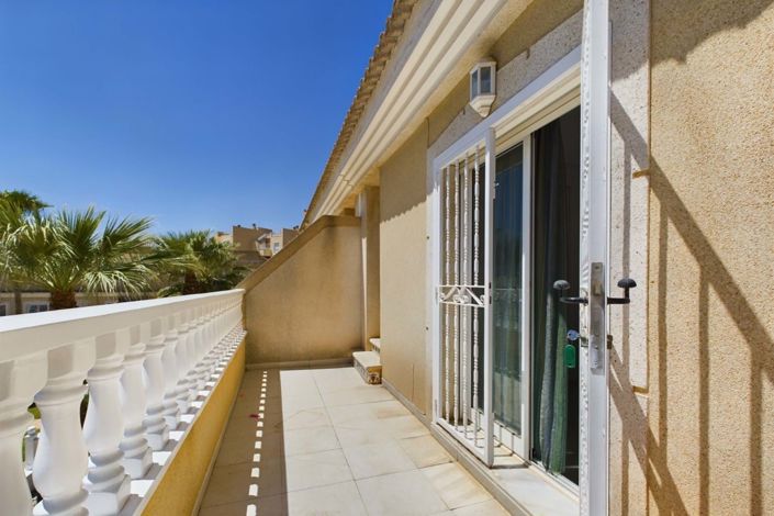 Image No.27-3 Bed Townhouse for sale