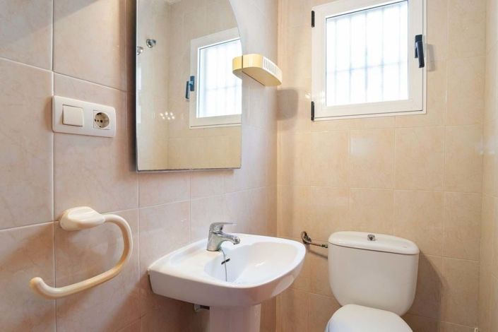 Image No.17-3 Bed Townhouse for sale