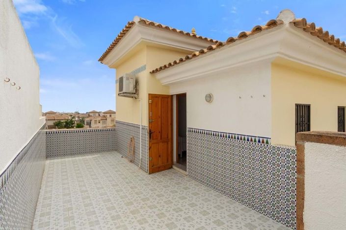 Image No.19-3 Bed Townhouse for sale