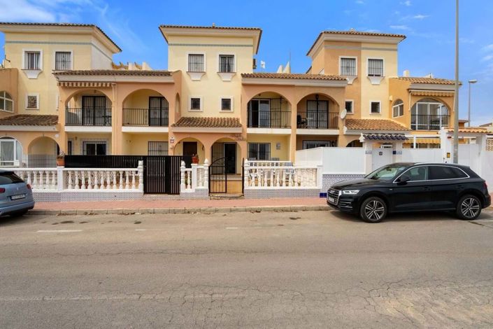 Image No.21-3 Bed Townhouse for sale