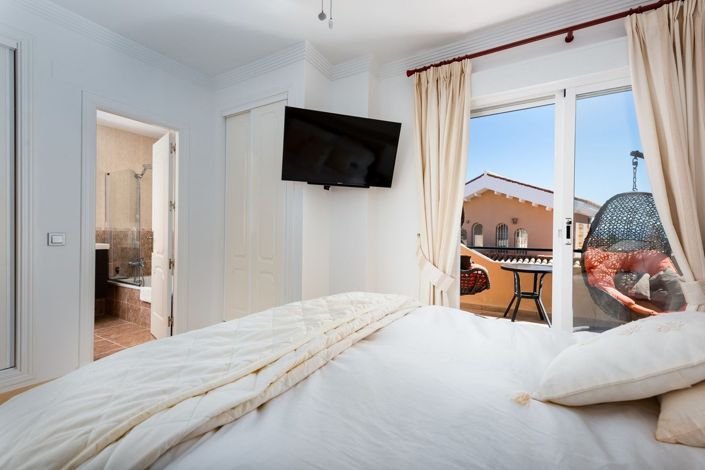 Image No.16-3 Bed Townhouse for sale