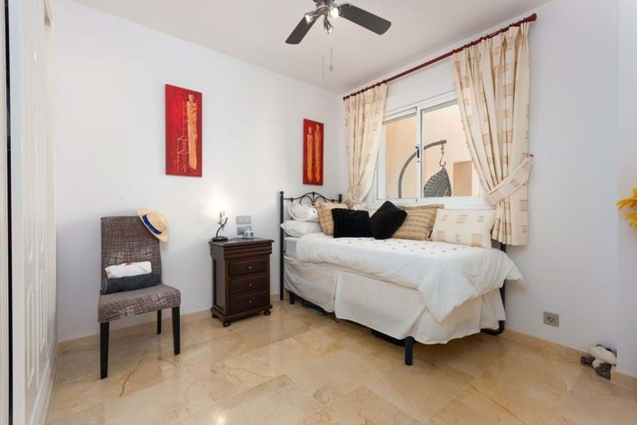 Image No.18-3 Bed Townhouse for sale