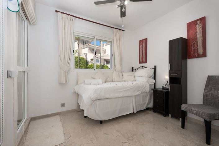 Image No.20-3 Bed Townhouse for sale