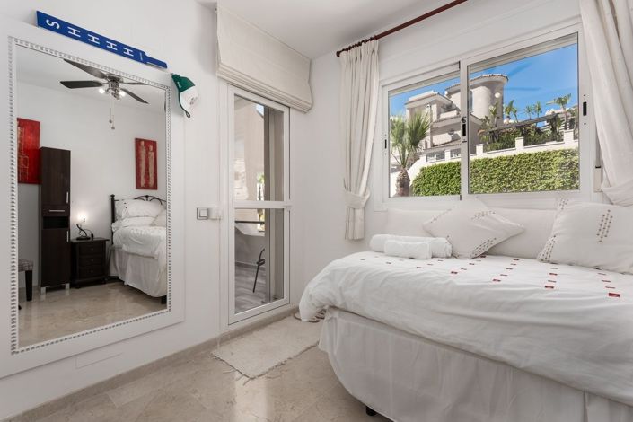 Image No.21-3 Bed Townhouse for sale