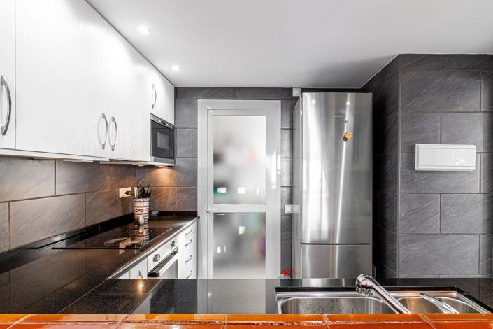 Image No.10-3 Bed Apartment for sale