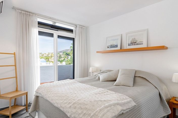 Image No.14-3 Bed Apartment for sale