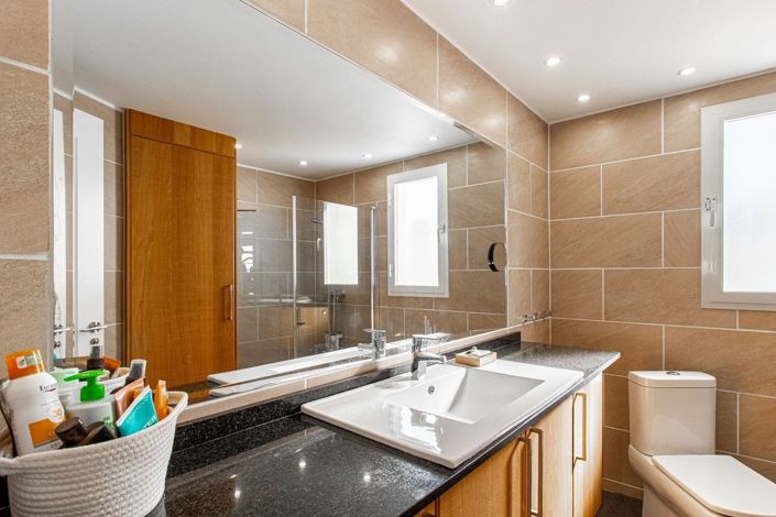 Image No.21-3 Bed Apartment for sale