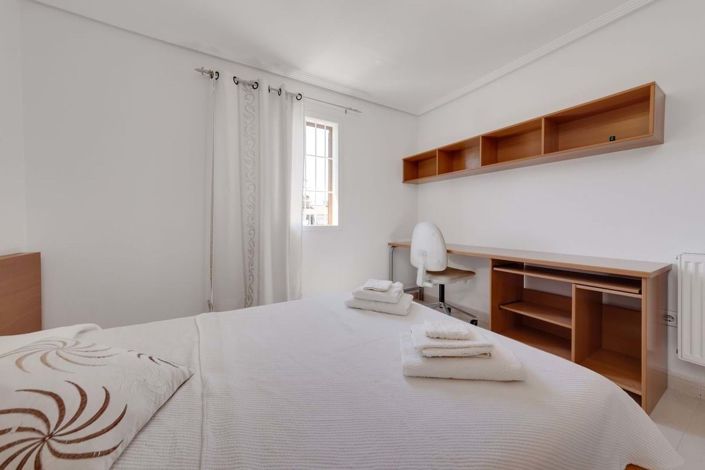 Image No.17-3 Bed Townhouse for sale