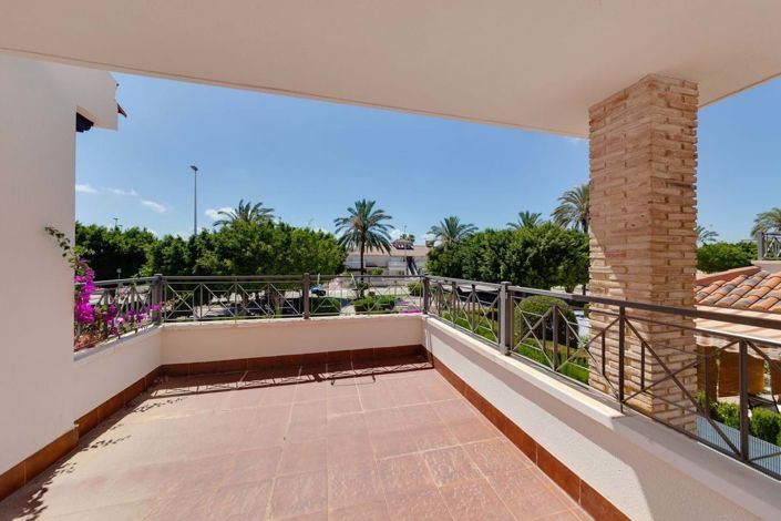 Image No.20-3 Bed Townhouse for sale