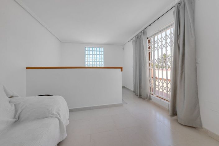 Image No.25-3 Bed Townhouse for sale