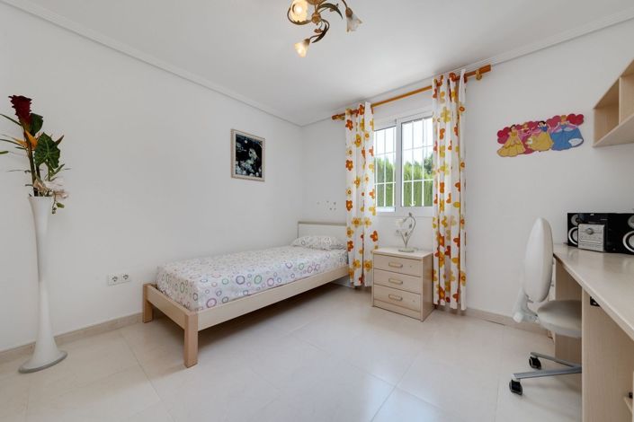 Image No.28-3 Bed Townhouse for sale