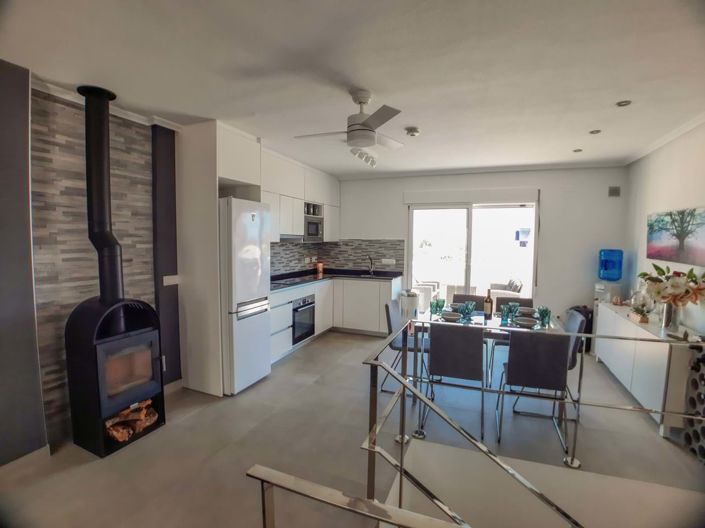 Image No.8-3 Bed Townhouse for sale