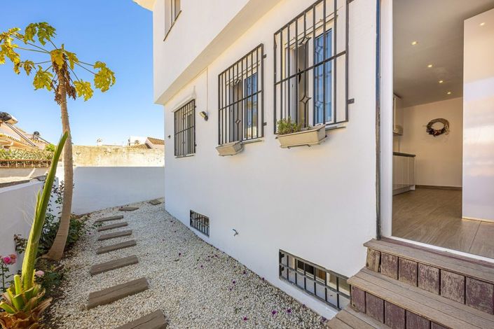 Image No.8-5 Bed Villa for sale