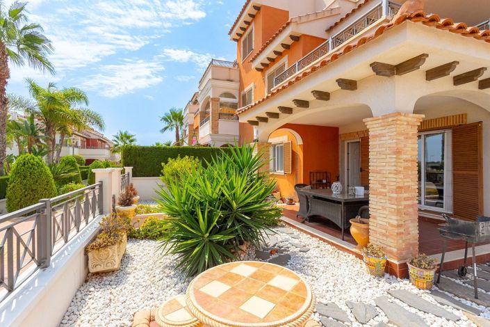 Image No.1-3 Bed Townhouse for sale