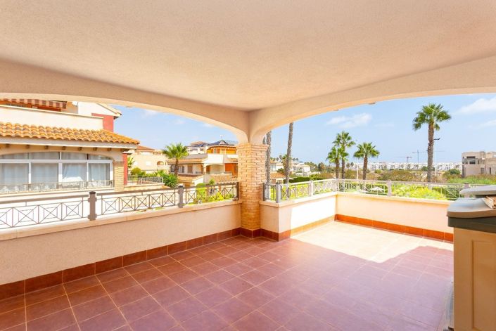 Image No.19-3 Bed Townhouse for sale