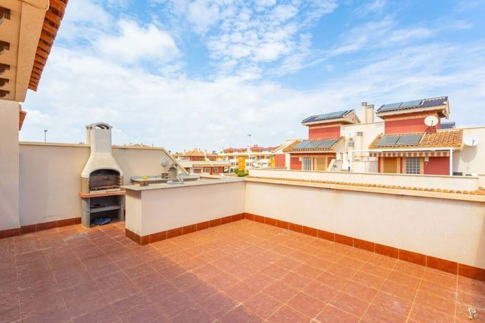 Image No.25-3 Bed Townhouse for sale