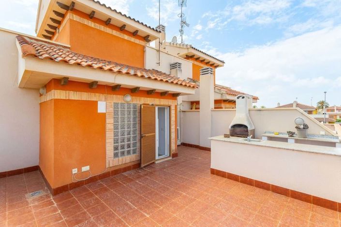 Image No.26-3 Bed Townhouse for sale